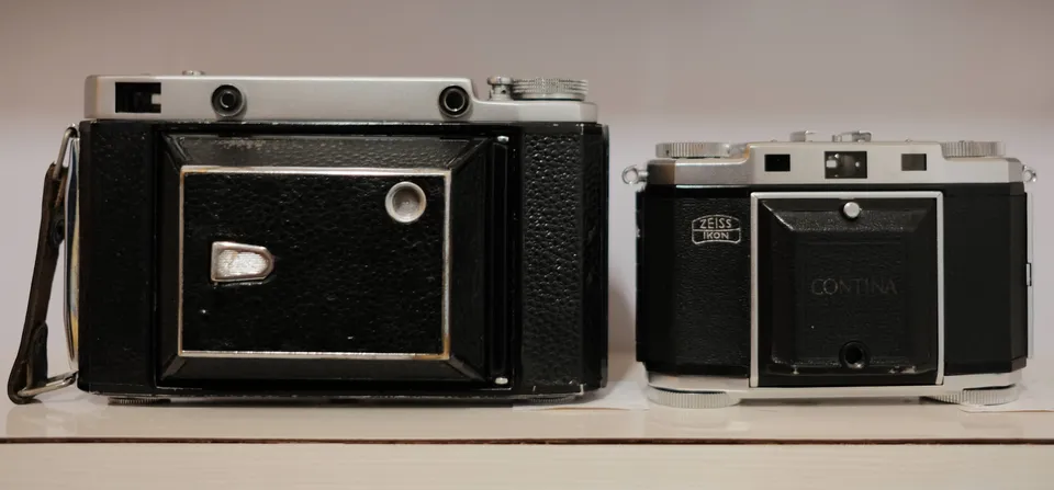Front view of the camera next to a Moskva-5
